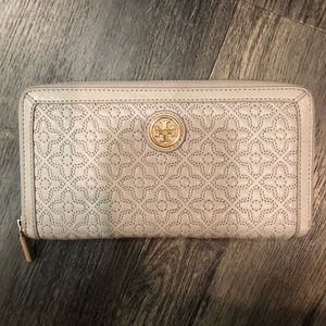 Tory Burch Bryant Zippered Wallet ** GUC **